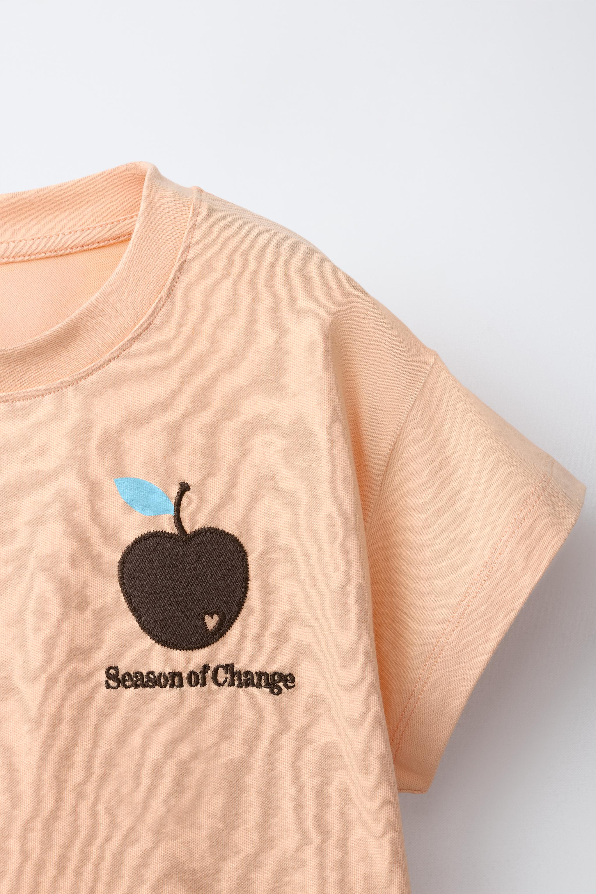 EMBROIDERED PATCH T-SHIRT